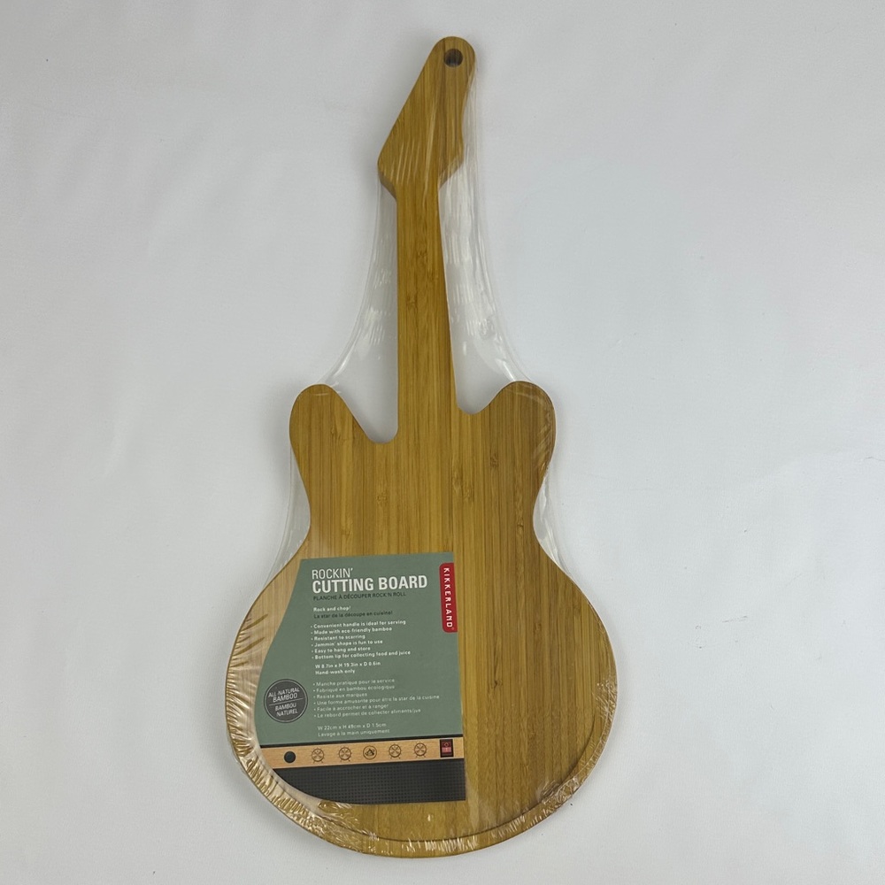Kikkerland Rockin’Bamboo Guitar Cutting Board in Natural Bamboo. NEW In Plastic.